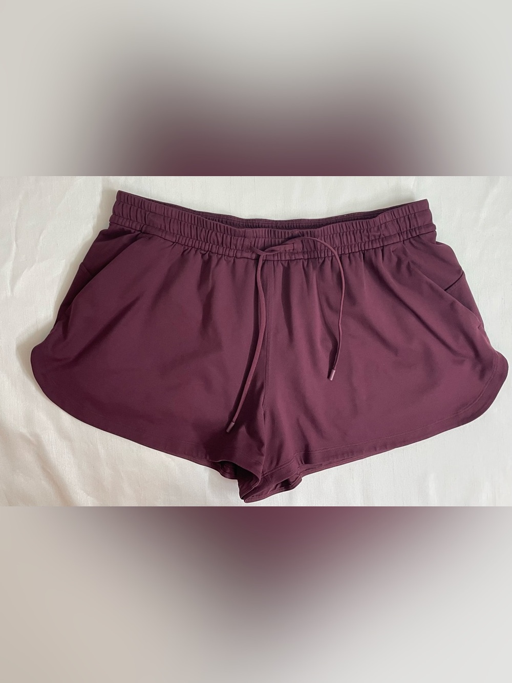 Lululemon Soft Jersey Mid-Rise Curved-Hem
Short 3" Women’s Size L (Garnet) - Picture 5 of 16